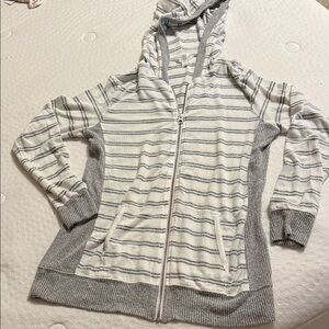 Market & Spruce White Sweater with Gray Stripes